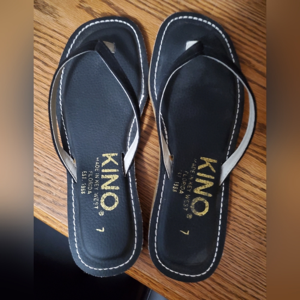 Kino flipflops size 7 women's